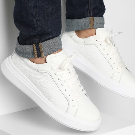 Calvin Klein - Baskets Low Top Lace Up Leather Mono 1557 Triple White Mono