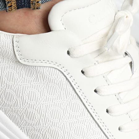 Calvin Klein - Baskets Low Top Lace Up Leather Mono 1557 Triple White Mono