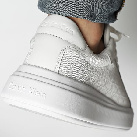 Calvin Klein - Baskets Low Top Lace Up Leather Mono 1557 Triple White Mono