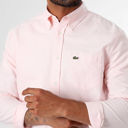 Lacoste - Camicia a maniche lunghe con tasca ricamata con logo coccodrillo, vestibilità regolare Rosa