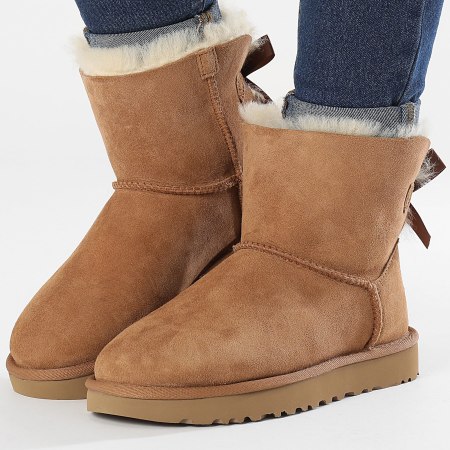 UGG - Botas Mini Bailey Bow II Mujer 1016501 Castaño