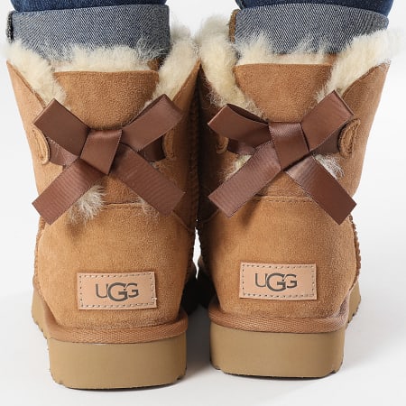 UGG - Botas Mini Bailey Bow II Mujer 1016501 Castaño