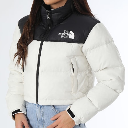 The North Face Doudoune Crop Femme Nuptse Short A5GGE Blanc Noir