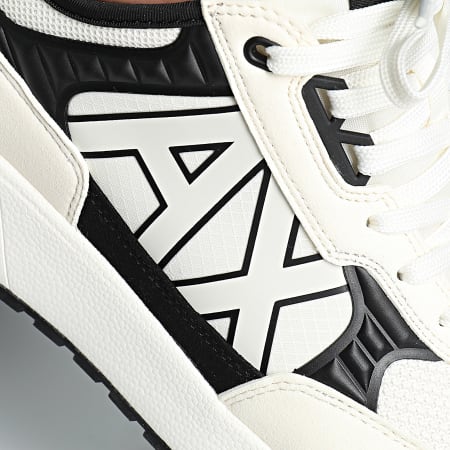 Armani Exchange - XUX090-XV276 Off White Zwarte Sneakers