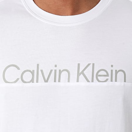 Calvin Klein - Camiseta gráfica GMF4K142 Blanca