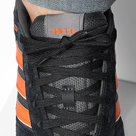 Adidas Sportswear - Baskets Run 80s ID1266 Core Black Orange Carbon