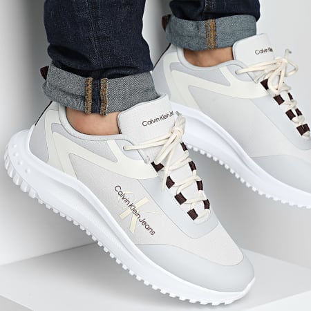 Calvin Klein - Eva Runner Laag 0968 Paddestoel Bitter Chocolade Wit Sneakers