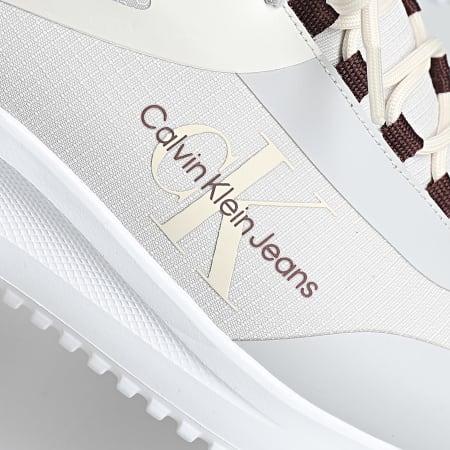 Calvin Klein - Eva Runner Laag 0968 Paddestoel Bitter Chocolade Wit Sneakers