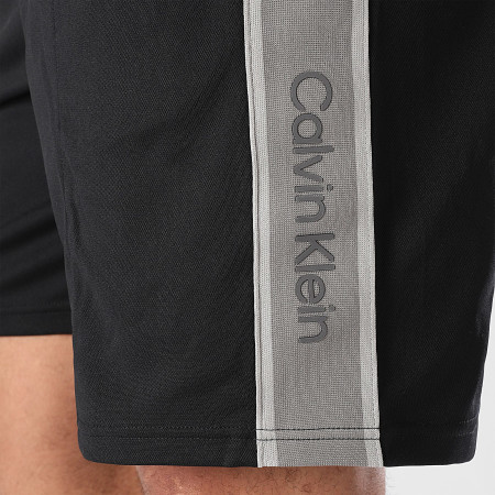 Calvin Klein - GMF4S811 Pantalón corto con banda negro