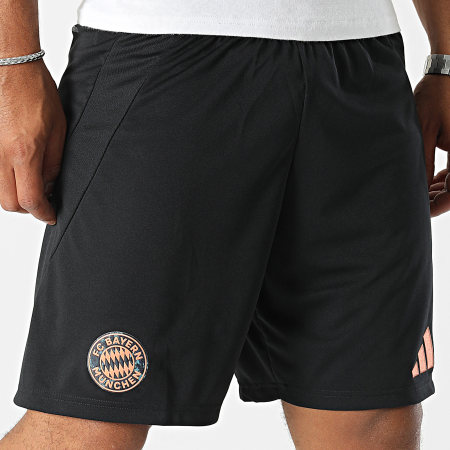 Adidas Sportswear - Pantaloncini da jogging del Bayern Monaco IZ0159 Nero