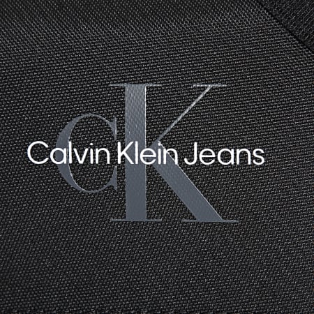 Calvin Klein - Essentials Camera 2550 Sporttas Zwart