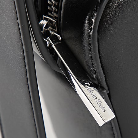 Calvin Klein - Borsa da donna con logo in rilievo 2555 Nero