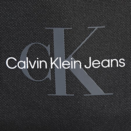 Calvin Klein - Bolsa Sport Essentials 2009 Negra