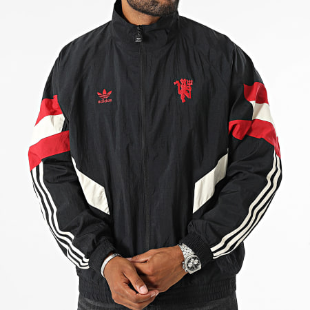 Adidas Originals - MUFC IS6525 Zwart Rood Wit Ritsjack