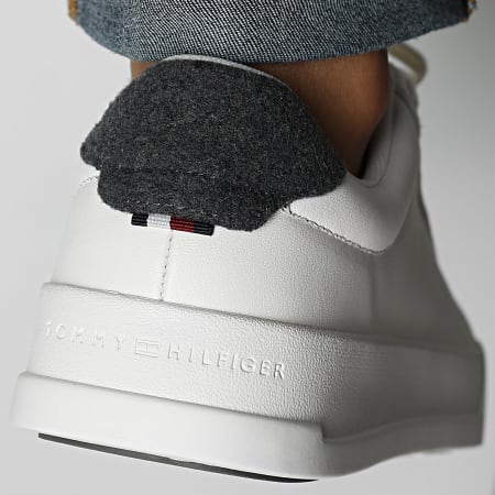 Tommy Hilfiger - Court Seizoen Winter 5207 Ecru Sneakers