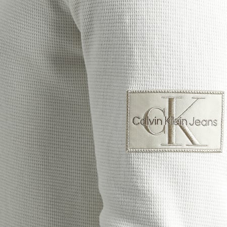 Calvin Klein - Sweat Crewneck Monogram Badge Waffle 3485 Ecru