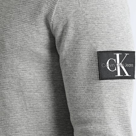 Calvin Klein - Monogram Badge Waffle Crewneck Sweatshirt 3485 Heather Grey