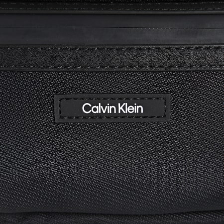 Calvin Klein - Bolsa Essential 2229 Negra