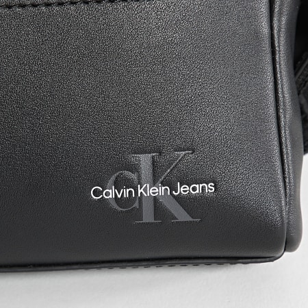 Calvin Klein - Monograma Bolsa blanda para cámara 2575 Negro