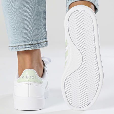 Adidas Sportswear - Grand Court 2.0 Damesschoenen IH7343 Cloud White Linen Green Matte Silver