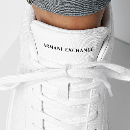 Armani Exchange - Baskets XM000140-AF11916 Blanco óptico Negro