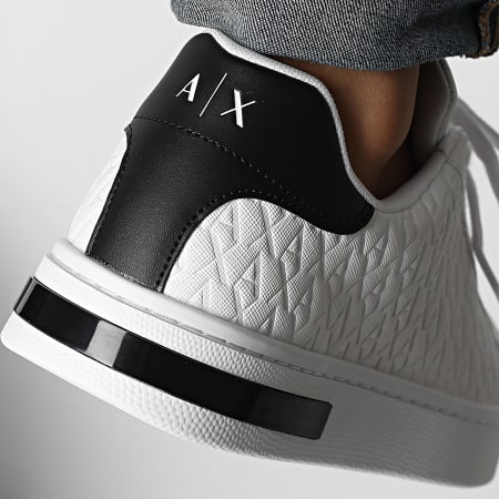 Armani Exchange - Baskets XM000140-AF11916 Blanco óptico Negro