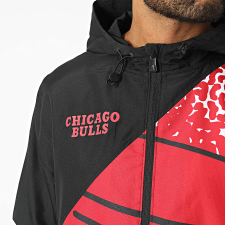 New Era - Chicago Bulls Windjack met capuchon 60571293 Zwart Wit Rood