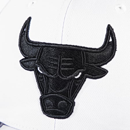 Mitchell and Ness - Chicago Bulls Día 11 NBA Snapback Cap HS8033 Blanco Negro