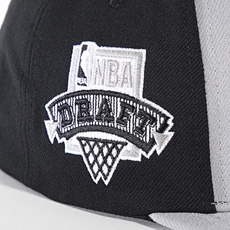 Mitchell and Ness - Core I Chicago Bulls NBA Snapback Cap HS6742 Negro Gris