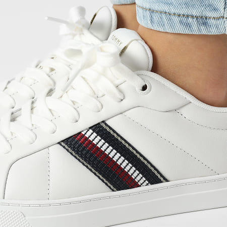 Tommy Hilfiger - Baskets Femme Icon Court Sneakers Stripes 8110 Ecru
