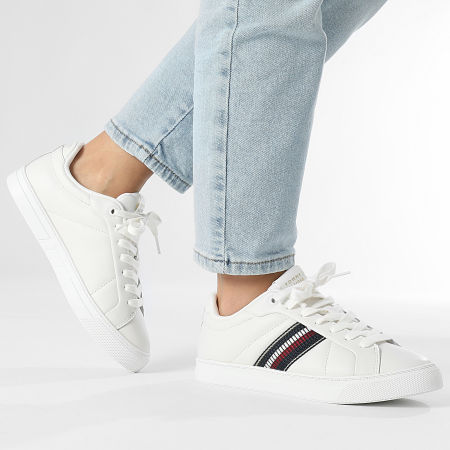 Tommy Hilfiger - Baskets Femme Icon Court Sneakers Stripes 8110 Ecru