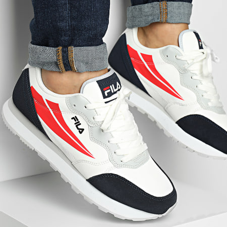 Paire de chaussure fila 2025
