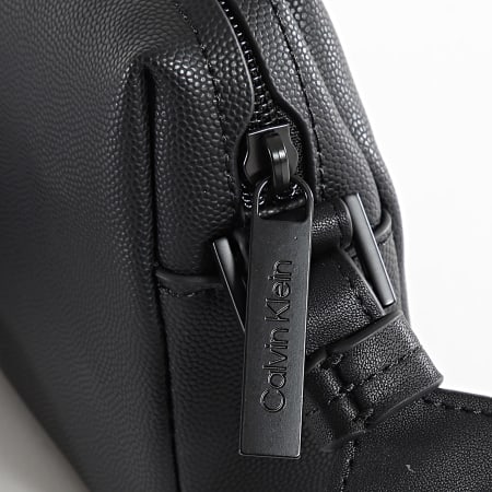 Calvin Klein - Sacoche Must Camera 2761 Noir