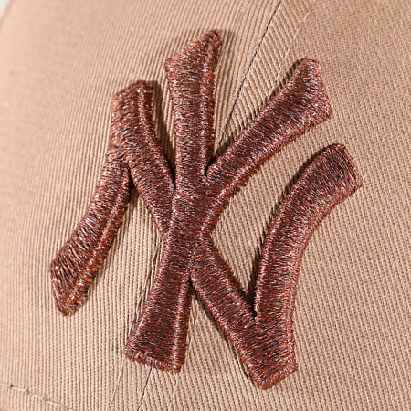 New Era - Gorra de mujer 9Forty NY con logotipo metálico 60580733 Beige