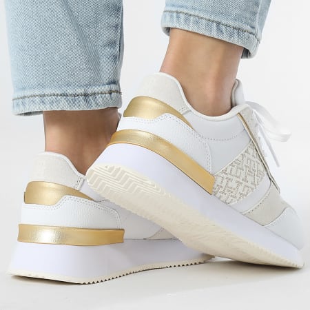 Tommy Hilfiger - Baskets Femme Lux Monogram Runner 8387 White Ivory Petal