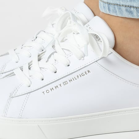 Tommy Hilfiger - Baskets Femme Essential Court Sneaker 8320 White