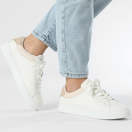 Tommy Hilfiger - Baskets Femme Essential Court Sneaker 8320 Sugarcane