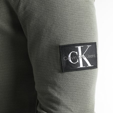 Calvin Klein - Sweat Crewneck Monogram Badge Waffle 3485 Vert Kaki