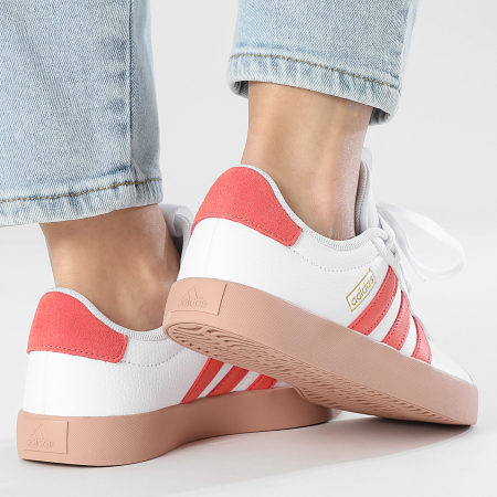 Adidas Sportswear - Baskets Femmes VL Court 3.0 JP5346 Cloud White Preloved Scarlet Gold Metallic
