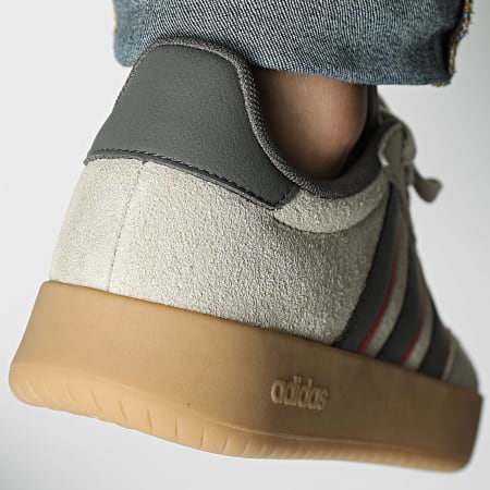 Adidas Sportswear - Baskets Barreda JP7100 Wonder Beige Charcoal Semi Lucid Red