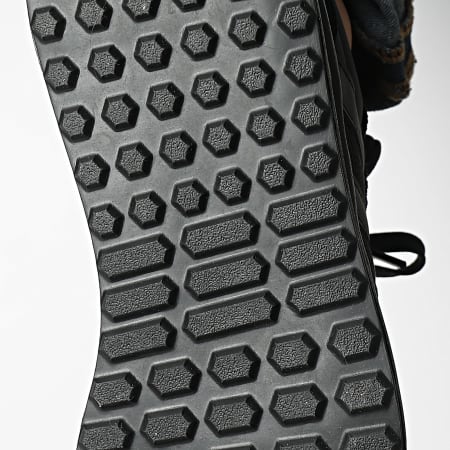 Adidas Sportswear - Baskets Run 84 IH1307 Core Black Carbon