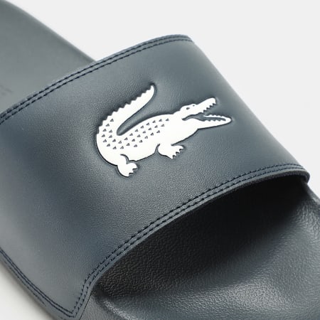 Lacoste - Claquettes Serve Slide 0.0 Logo Crocodile Bleu Marine