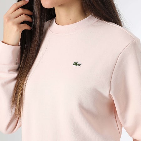 Lacoste - Sweat Crewneck Femme Logo Brodé Crocodile Relaxed Fit Rose