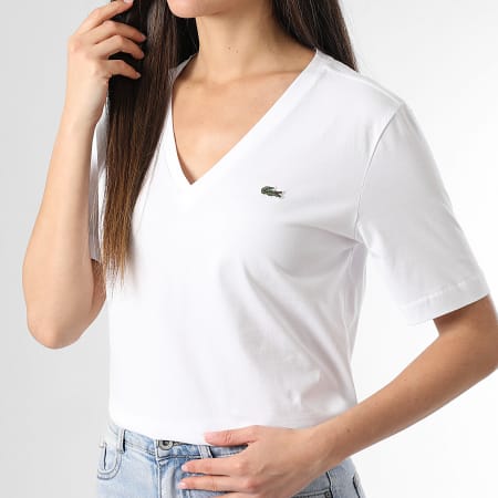 Lacoste - Tee Shirt Col V Femme Logo Brodé Crocodile Relaxed Fit Blanc