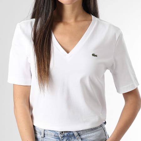 Lacoste - Tee Shirt Col V Femme Logo Brodé Crocodile Relaxed Fit Blanc