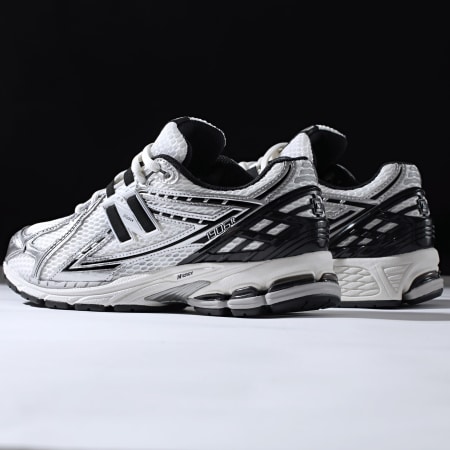 New Balance - Baskets 1906 M1906RER Silver Metallic Black
