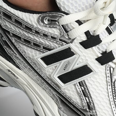 New Balance - Baskets 1906 M1906RER Silver Metallic Black