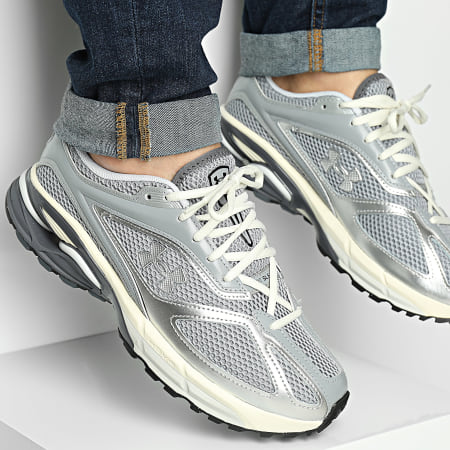 Under Armour - Baskets UA HOVR Apparition 3027595 Grey White
