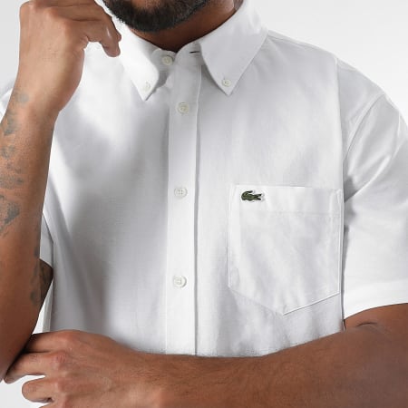Lacoste - Camisa blanca de manga corta con logo bordado de cocodrilo