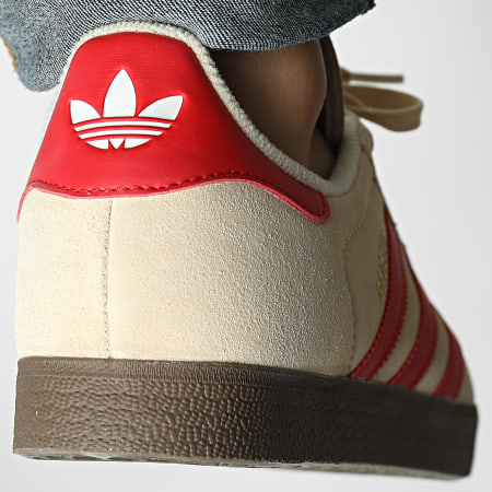 Adidas Originals - Baskets Gazelle JH5393 Sand Strata Better Scarlet Footwear White